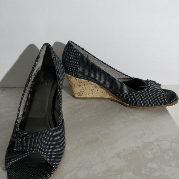 Life Stride Memory Foam Black Mini Polka Dot Wedge w/ Cork Heels S 10M - Picture 2 of 10